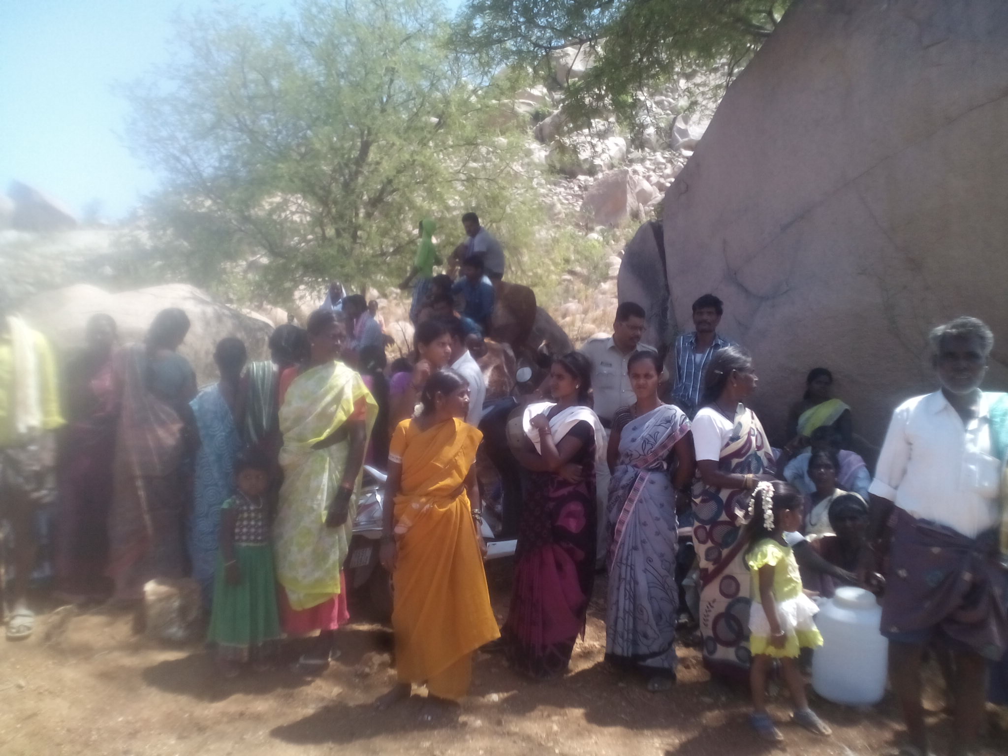 ಕಲ್ಲುಗಣಿಗಾರಿಕೆ ವಿರೋಧಿಸಿ  ಗ್ರಾಮಸ್ಥರ ಧರಣಿ